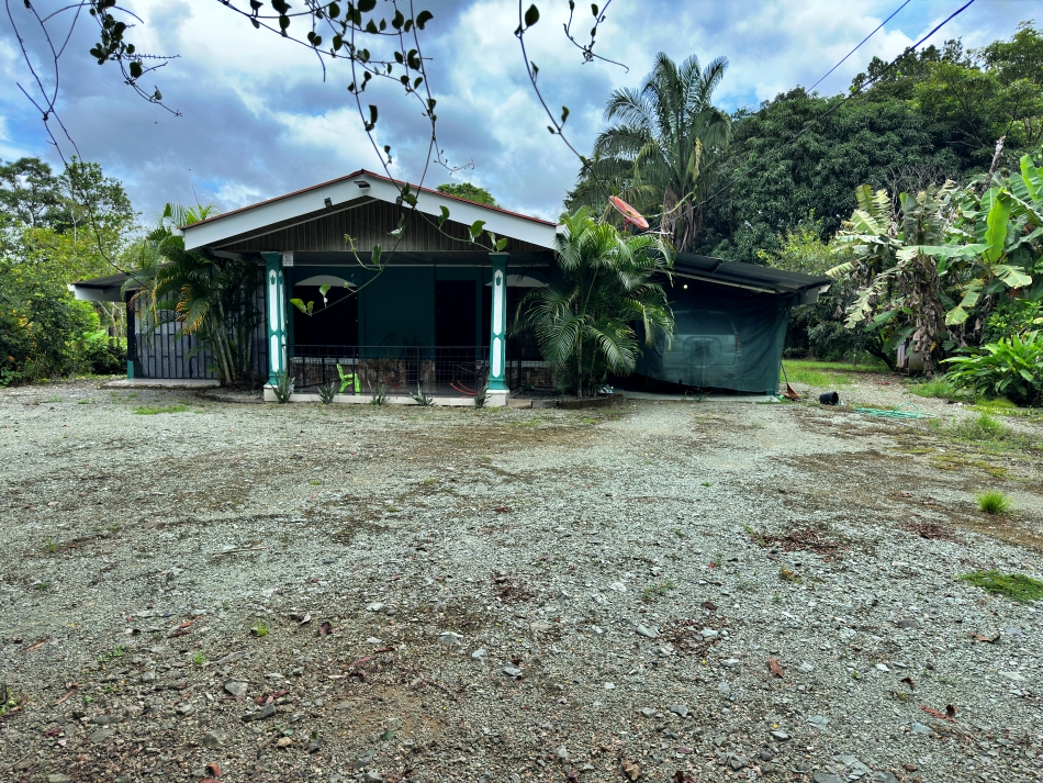 Pavones Costa Rica home exterior tropical garden