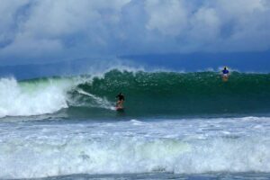 Surfer riding wave at Sale Salea Pavones Costa Rica – Pavones Real Estate opportunity near surf break